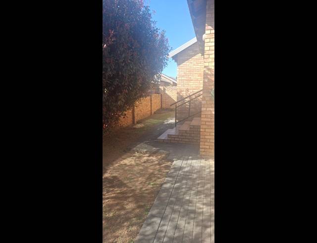 2 bed property to rent in HONEYDEW RIDGE